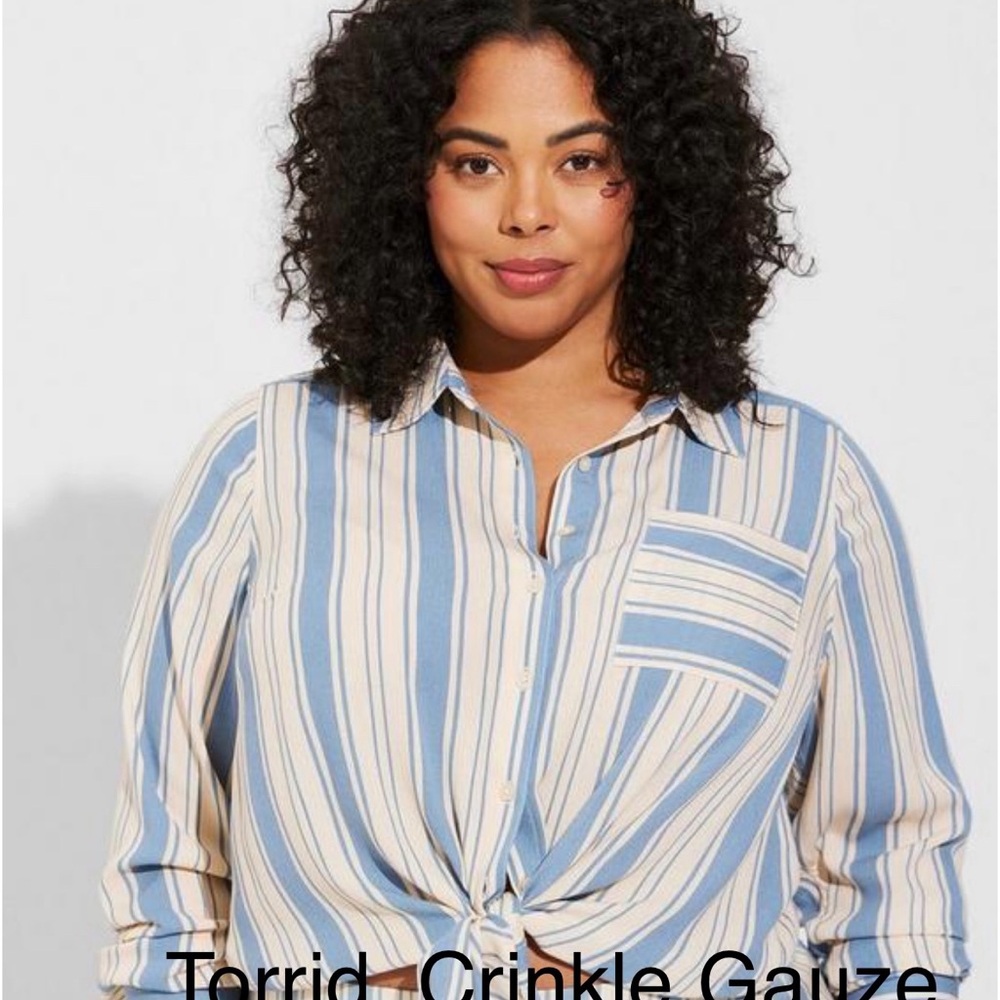 Torrid Crinkle Gauze blue/cream button up long sleeve shirt